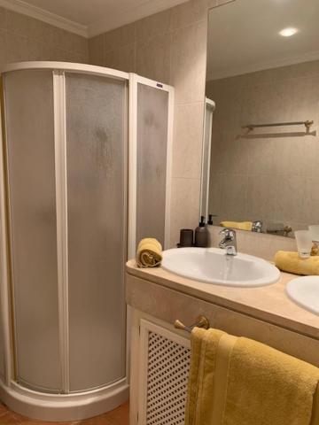 Beach And Golf Resort La Perla Miguel Adults Only Марбеля Екстериор снимка